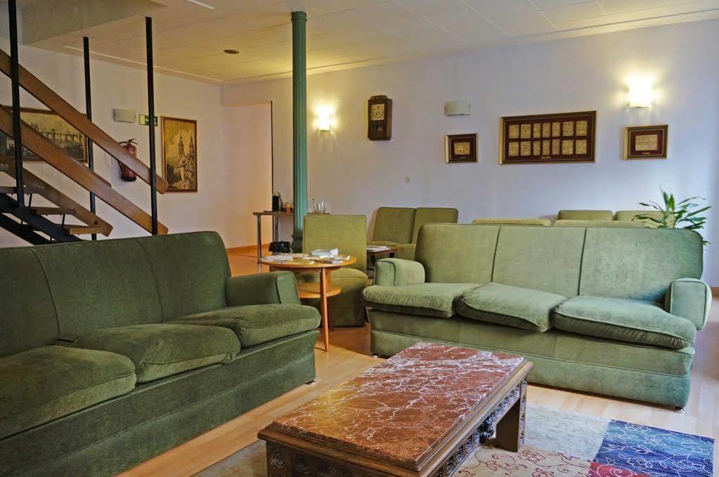 Hostal La Numantina โลโกรโญ ภายนอก รูปภาพ