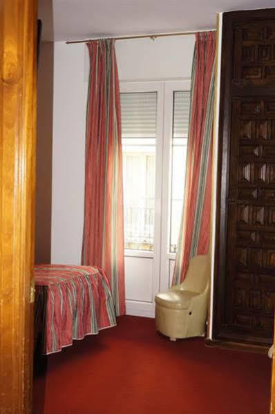 Hostal La Numantina โลโกรโญ ภายนอก รูปภาพ