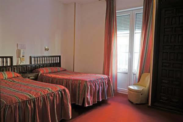 Hostal La Numantina โลโกรโญ ภายนอก รูปภาพ